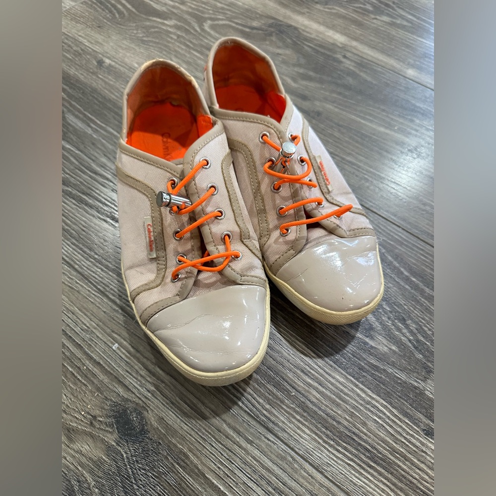 Woman’s shoes 8.5